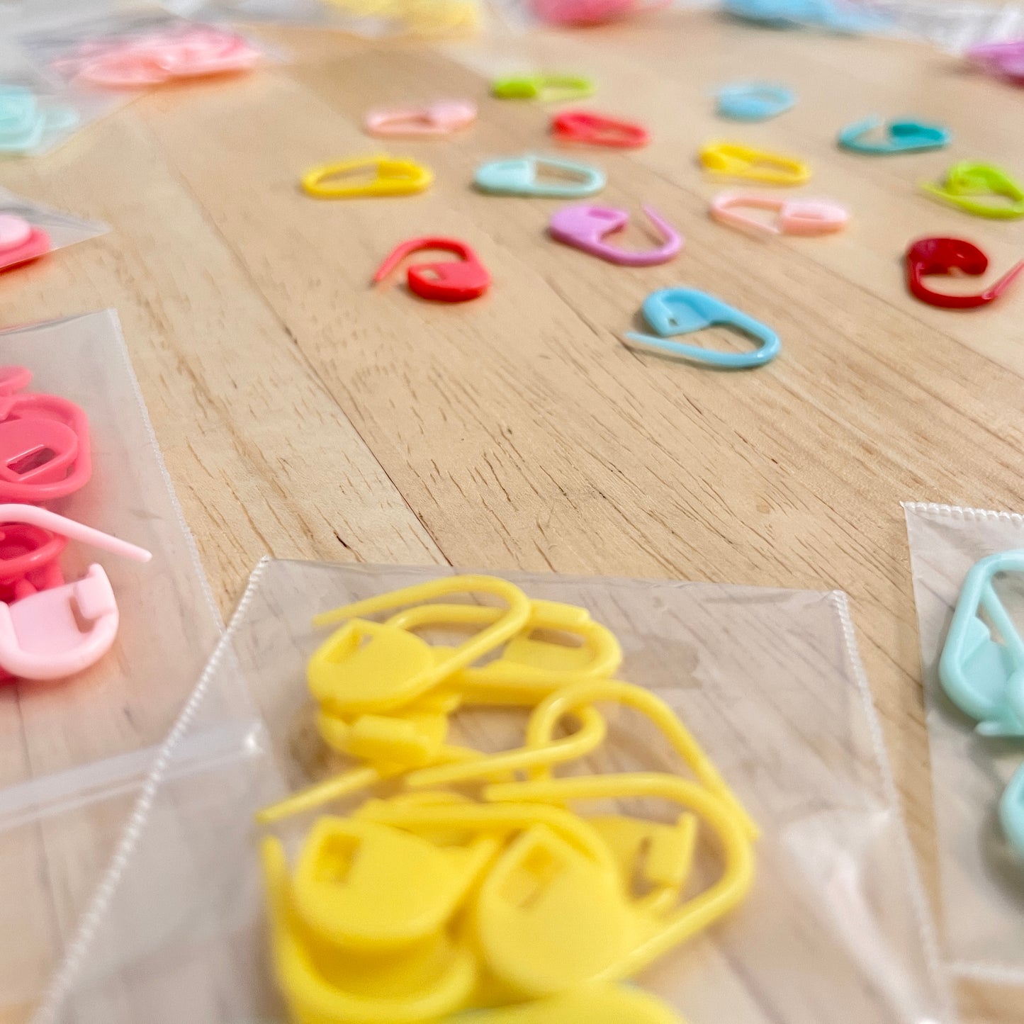 Knitting/Crochet Plastic Stitch Markers (10 Markers per Bag)