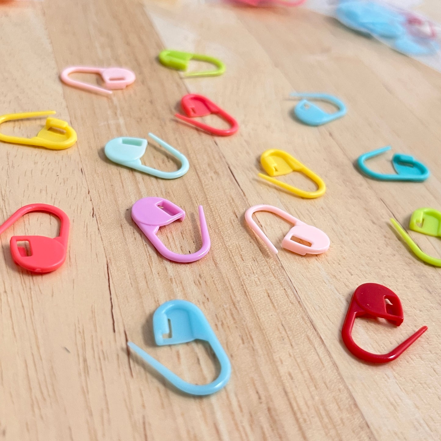 Knitting/Crochet Plastic Stitch Markers (10 Markers per Bag)